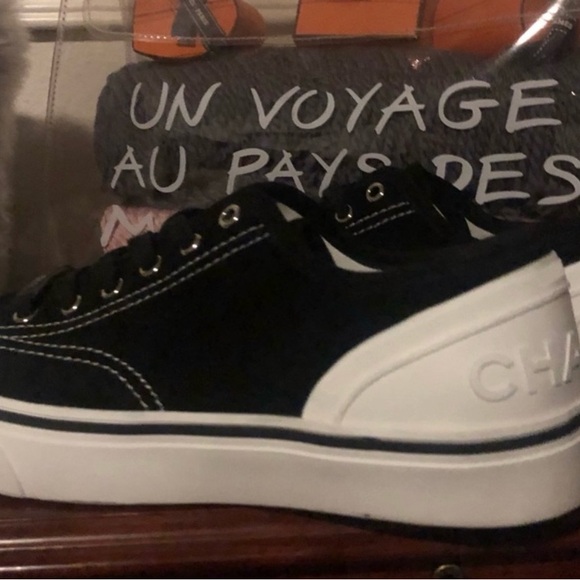 CHANEL SUEDE/VELOUR SNEAKERS BEAUTIFUL AND NEVER WORN ONLY ACROSS MY CARPET - Picture 6 of 16